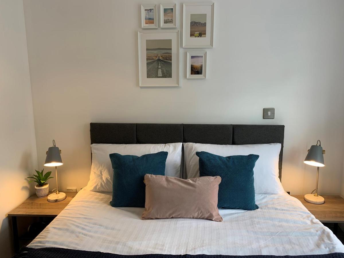 Stylish & Spacious 3 Bed House With 2 Free Car Parking Spaces Villa Appledram Esterno foto