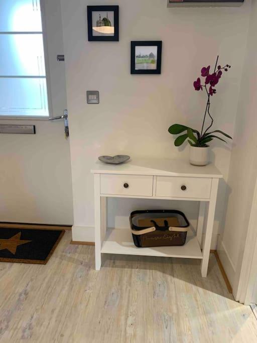 Stylish & Spacious 3 Bed House With 2 Free Car Parking Spaces Villa Appledram Esterno foto