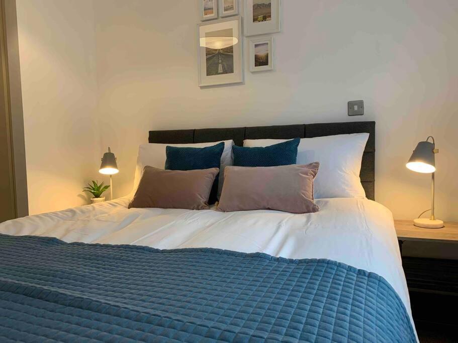 Stylish & Spacious 3 Bed House With 2 Free Car Parking Spaces Villa Appledram Esterno foto