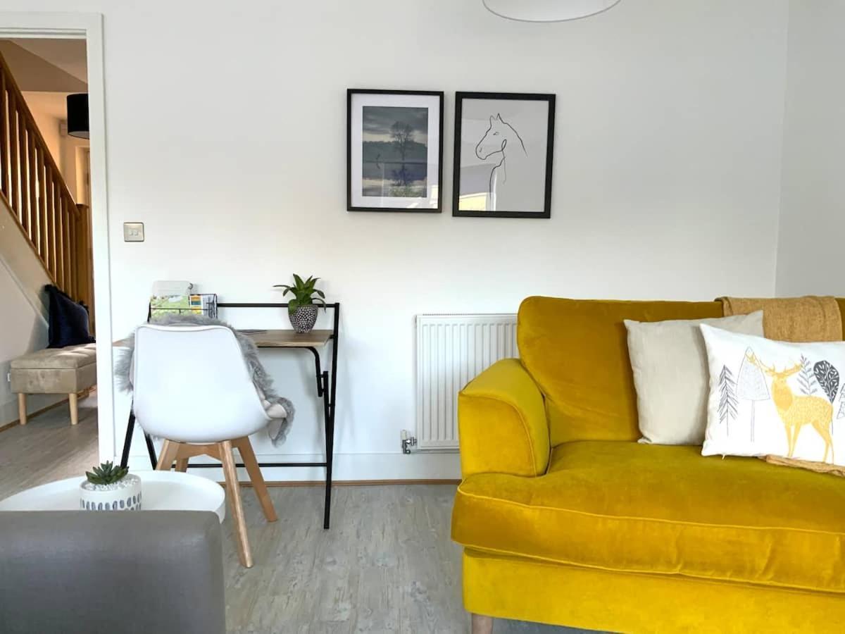 Stylish & Spacious 3 Bed House With 2 Free Car Parking Spaces Villa Appledram Esterno foto