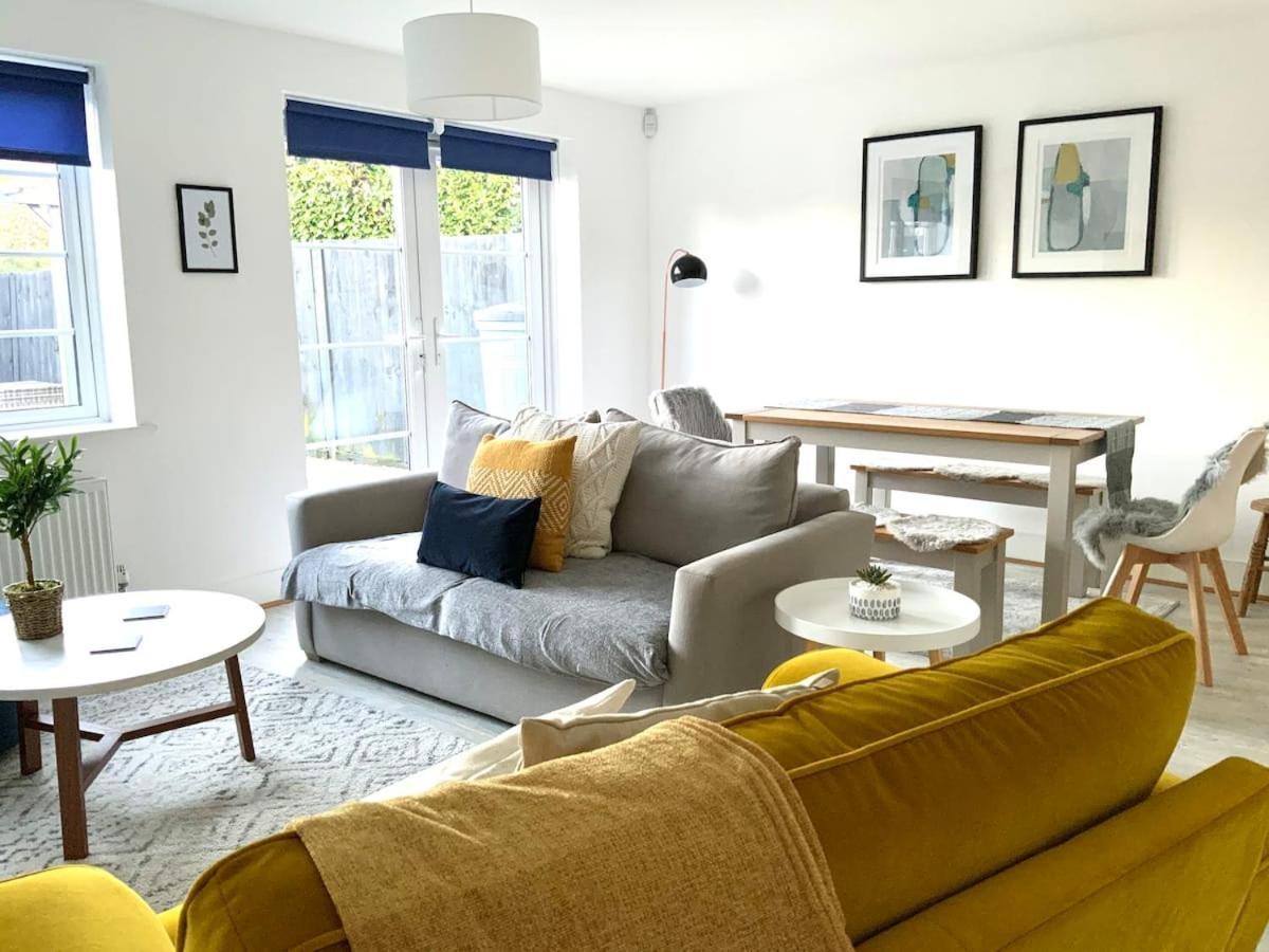 Stylish & Spacious 3 Bed House With 2 Free Car Parking Spaces Villa Appledram Esterno foto